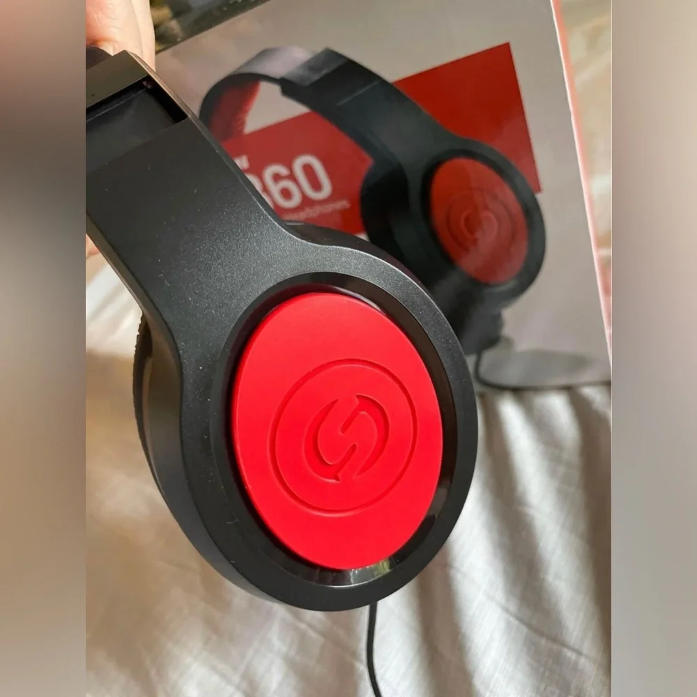 New Over Ear Headphones - Picture 4 of 4